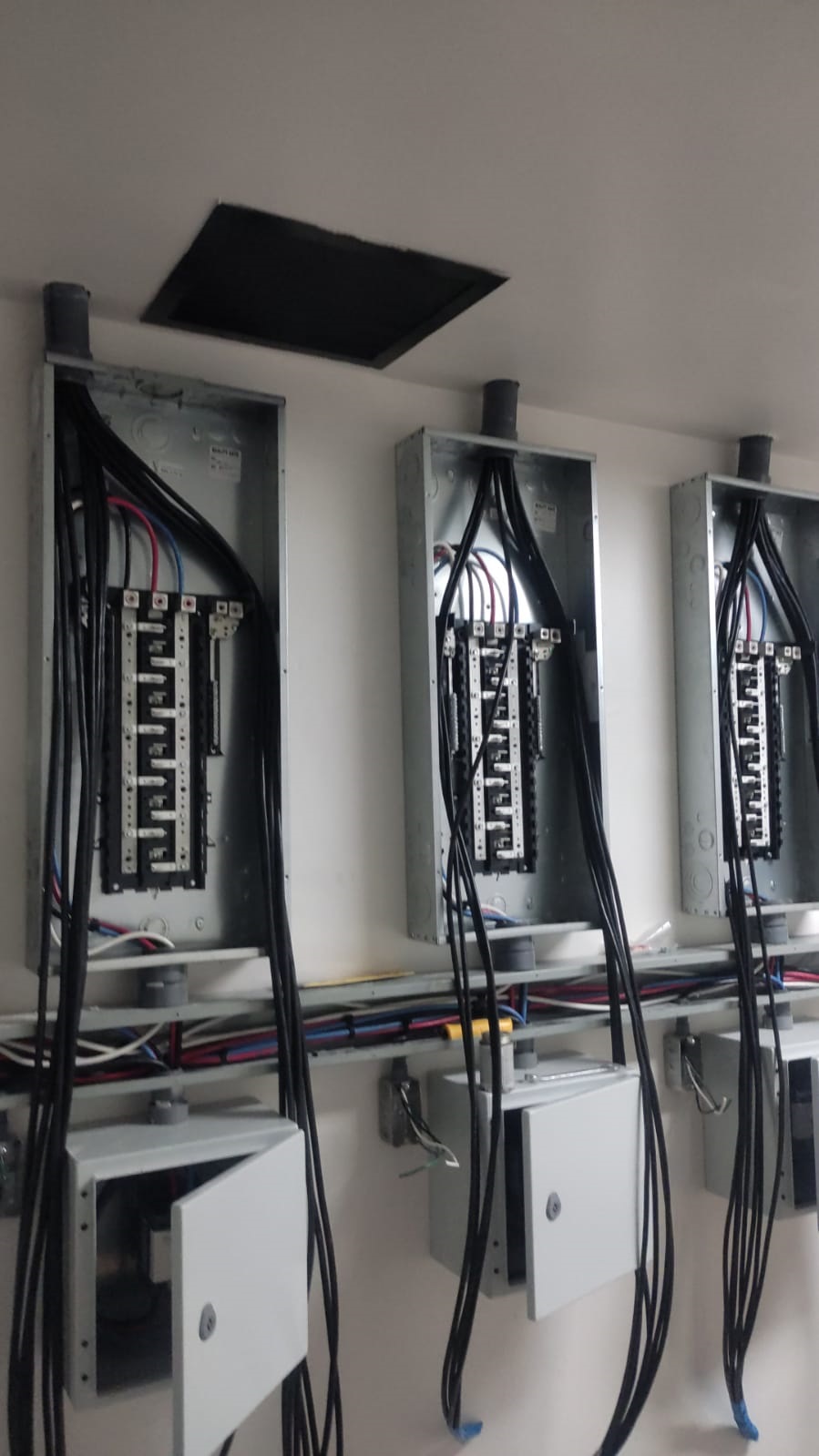 instalación de panel de transferencia en Panama